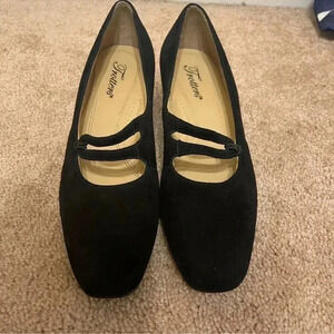 TROTTER  Women’s Mary Jane Pump Slip On Shoes Size 8 1/2 Narrow Black Crepe